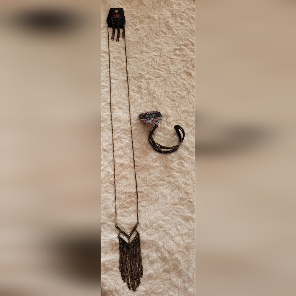Paparazzi Accessories Necklace, Earrings & Bracelet - NWT